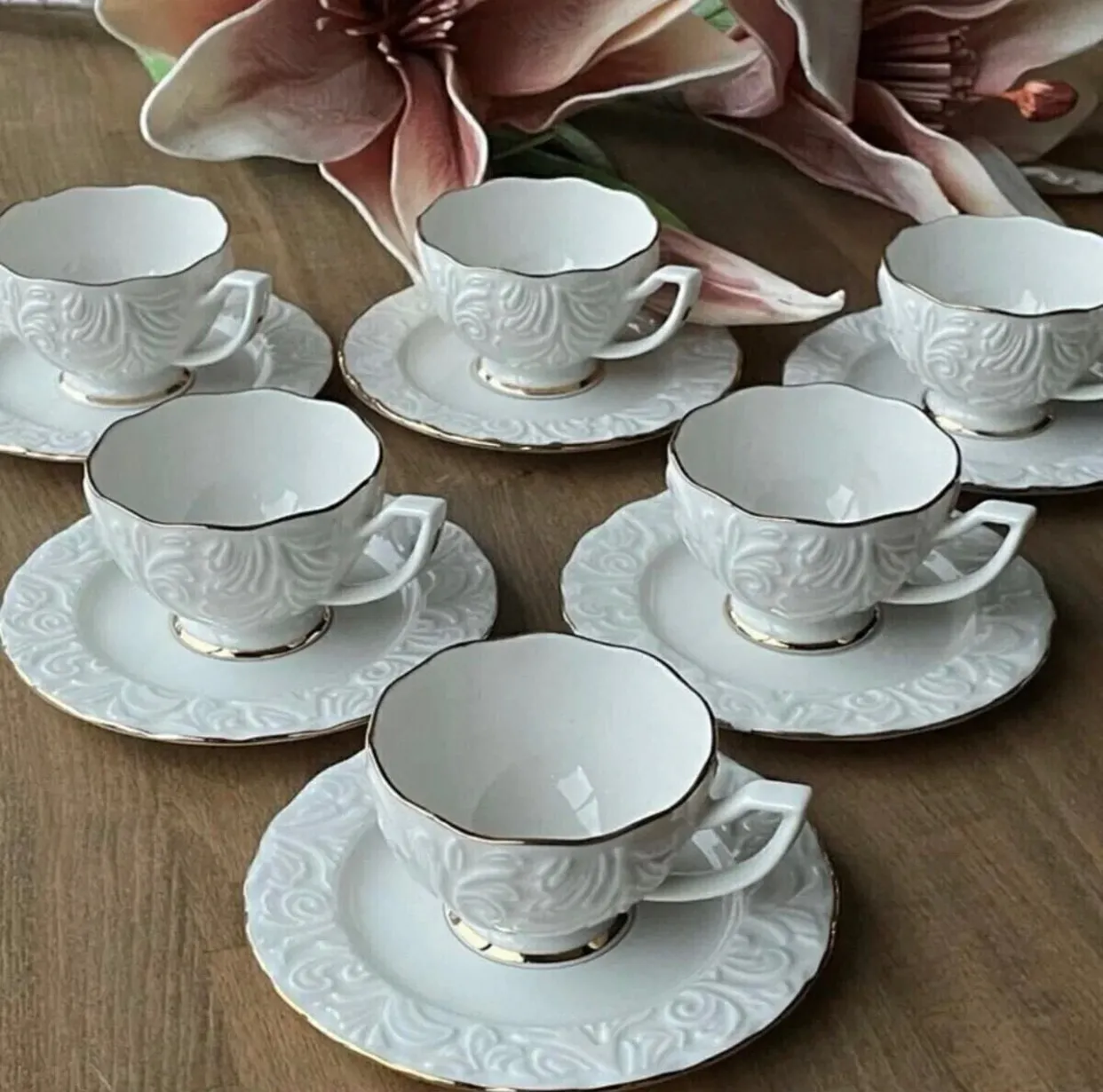 فنجان نلعبکی (Cups & Saucers)