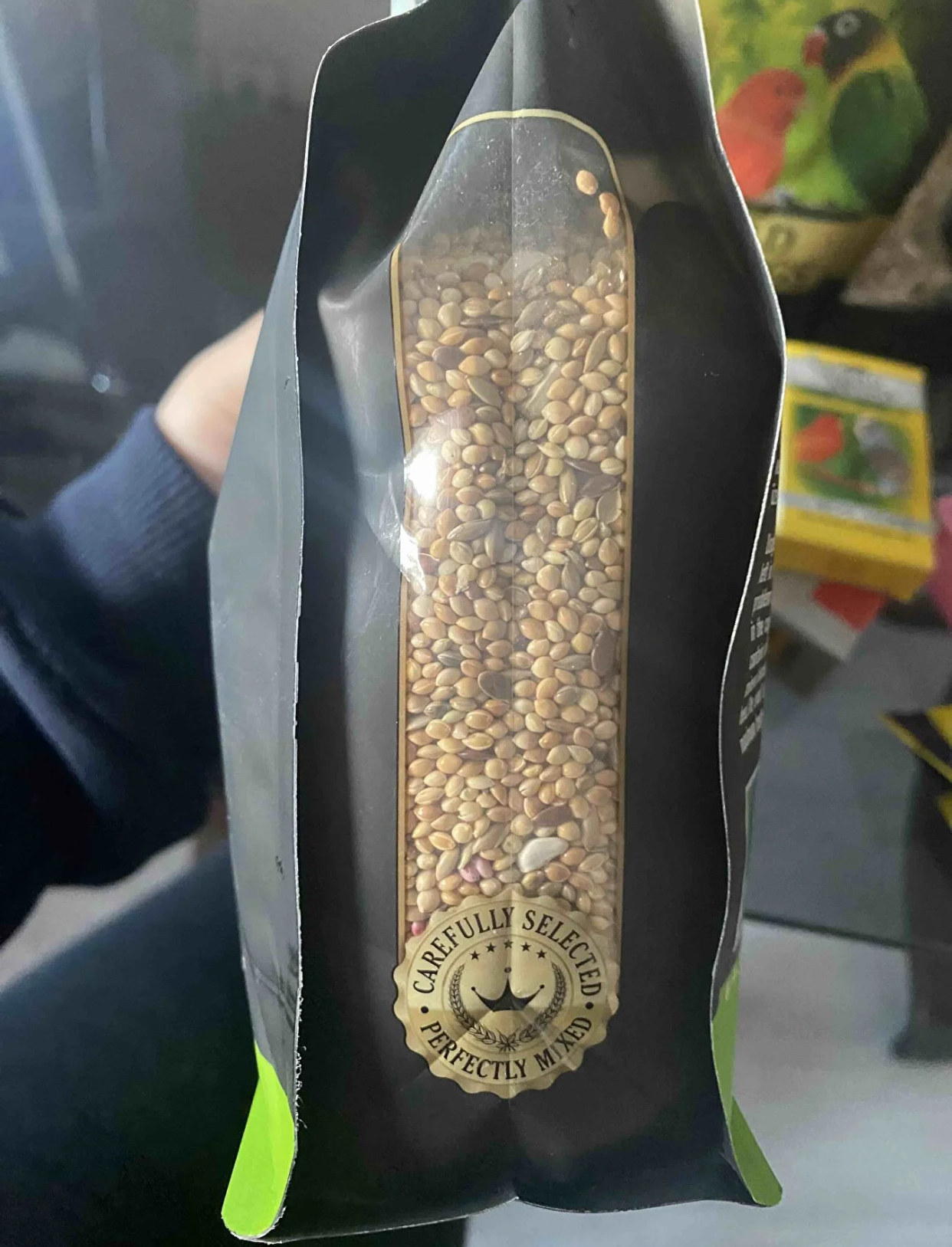 غذای پریمیوم مرغ عشق گلد وینگز (Gold Wings Premium) 1 کیلوگرم