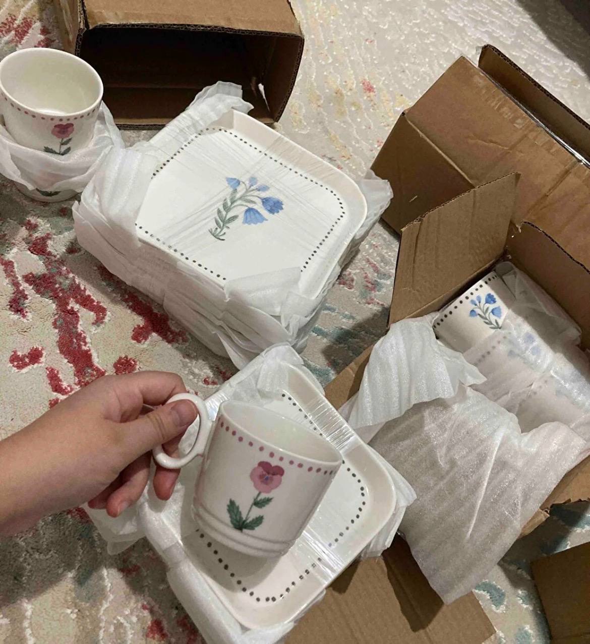 سرویس صبحانه‌خوری ۶ نفره چینی مدل ویولا